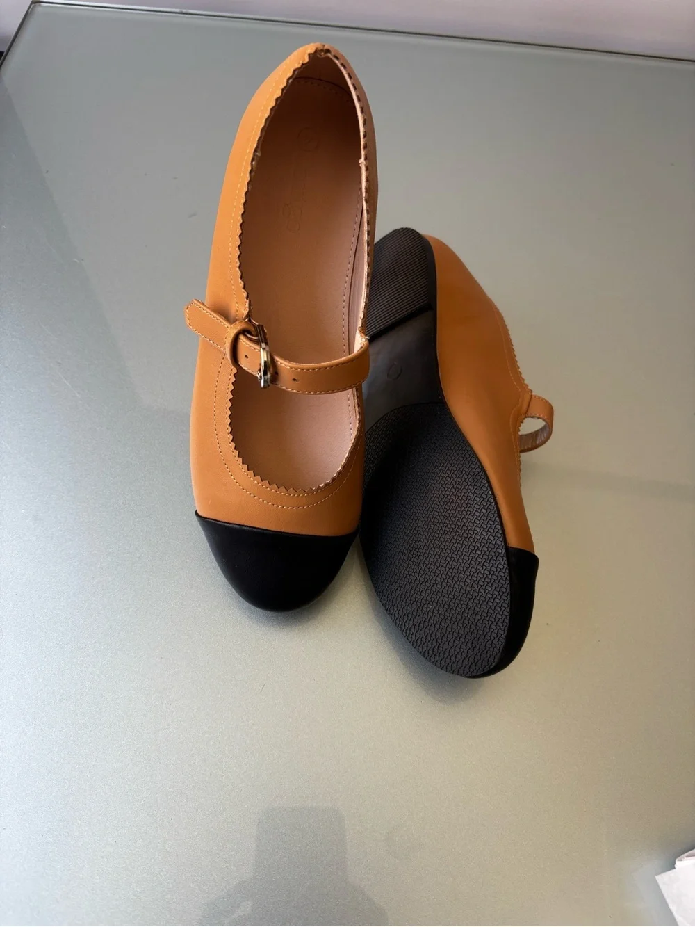 Coutgo Girls Two-Tone Mary Jane Flats in Tan and Black